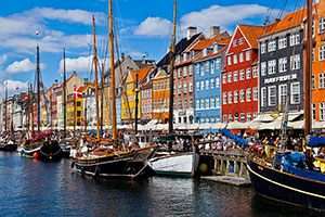 An der Kaikante Travemünde mit Viermastbark Krusenstern und in Kopenhagen/Nyhavn